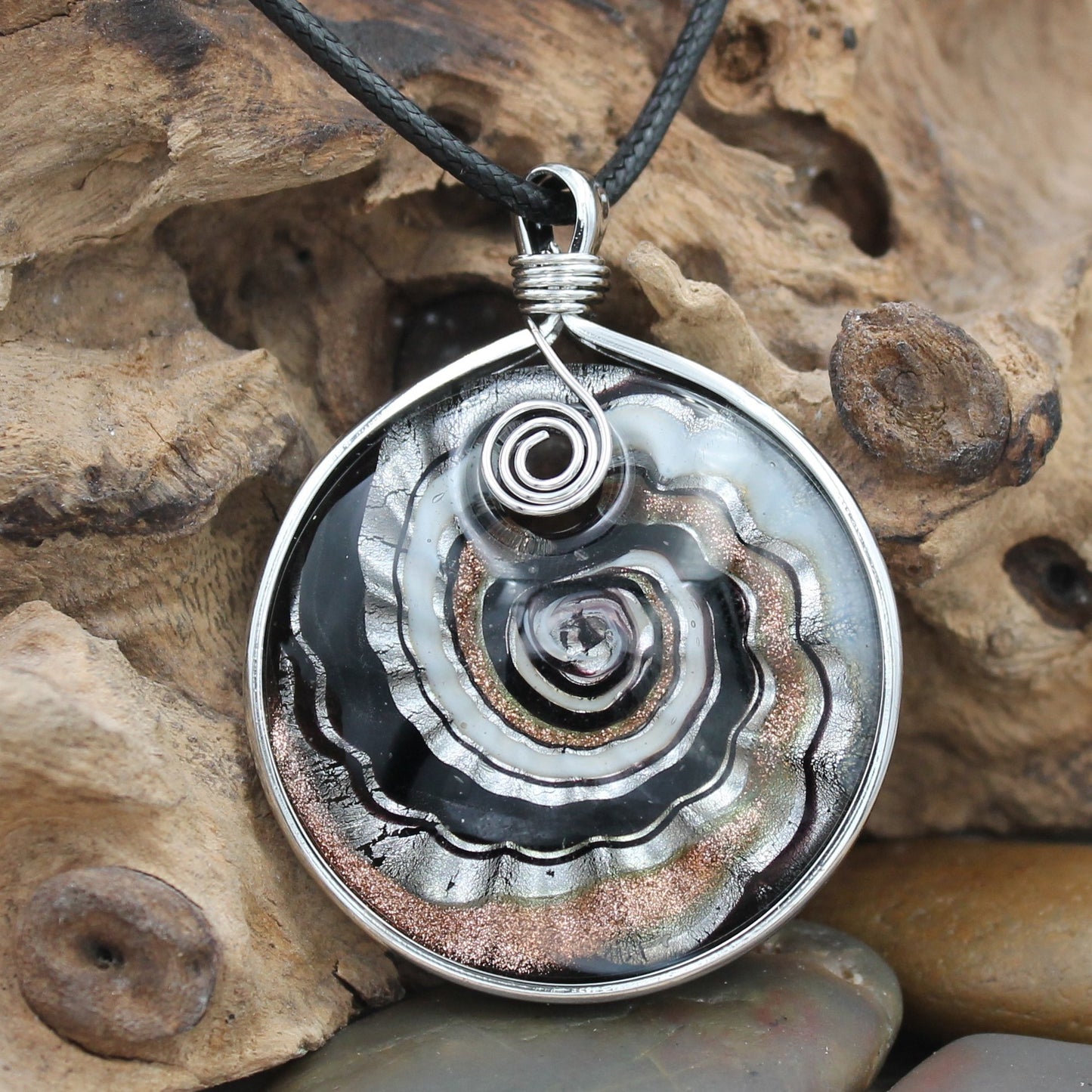 BESHEEK Handmade Murano Inspired Blown Glass Lampwork Art Black White Spiral Waves Necklace Pendant ? Handcrafted Artisan Hypoallergenic Italian Style Jewelry