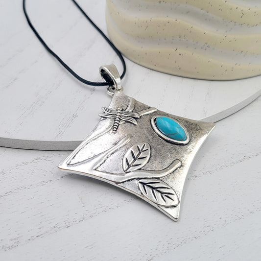 BESHEEK Antiqued Silvertone Boho Chic Dragonfly Rhombus Necklace Pendant | Hypoallergenic Boho Kitchsy Artistic Funky Cute Style Fashion Necklace